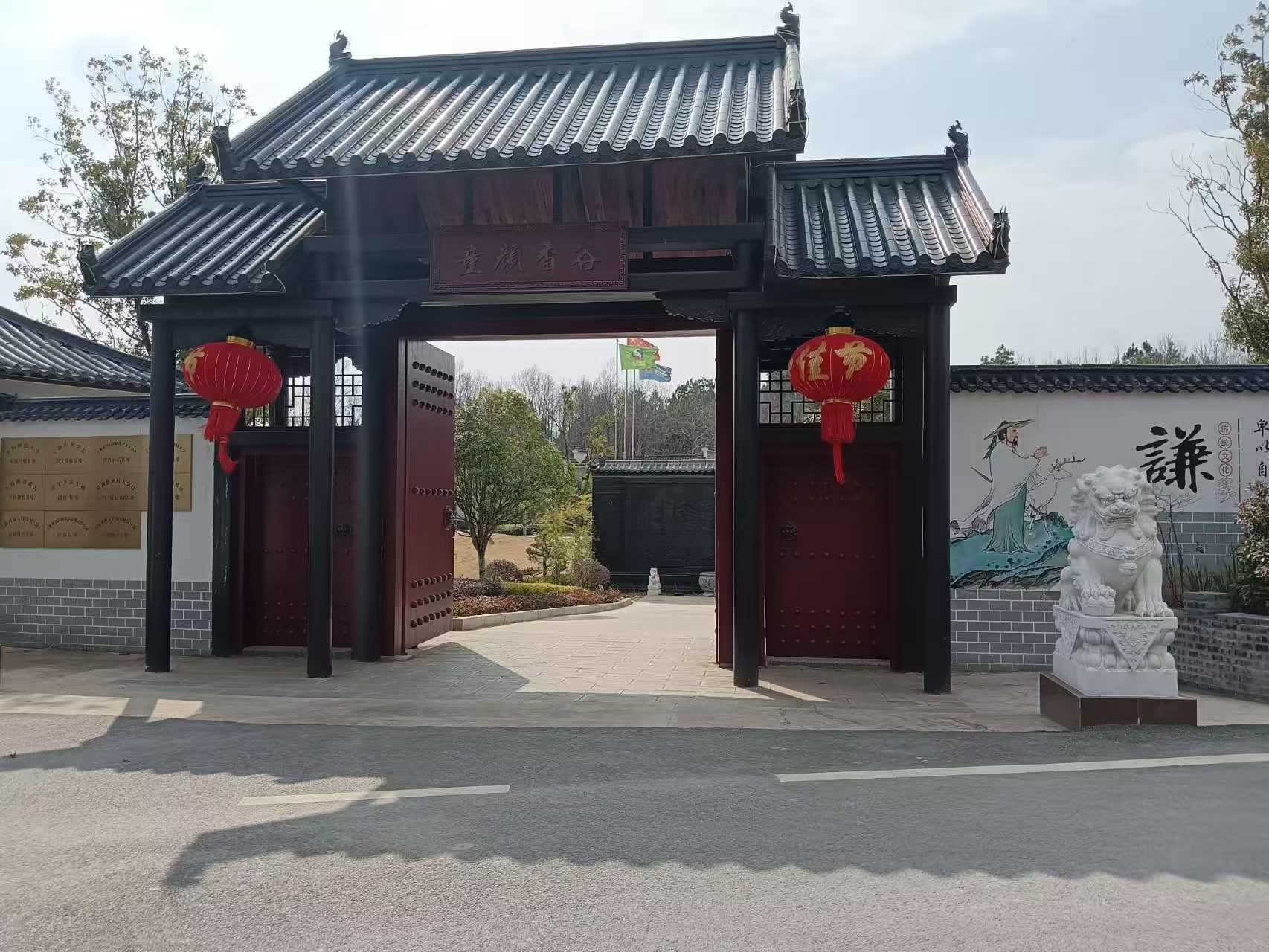 香樟枕着滇池月，清风漫卷云南秋